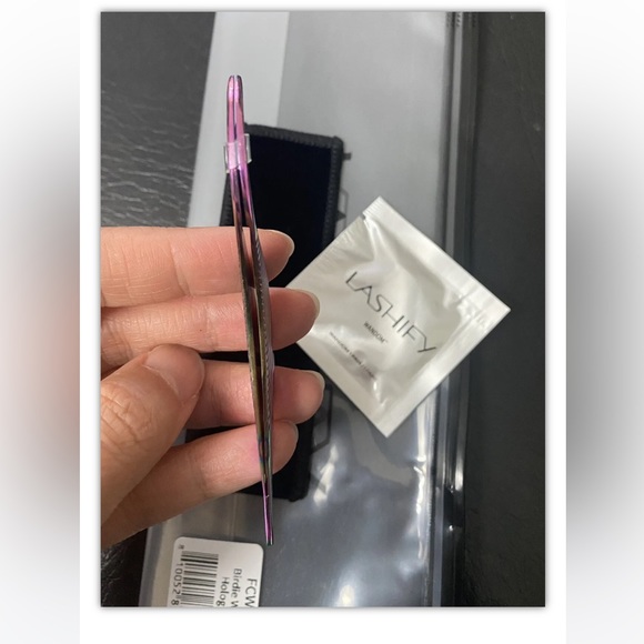 LASHIFY - THE BIRDIE WAND™ HOLOGRAM    3.7" L x 0.6" W
Japanese stainless steel - Picture 6 of 8